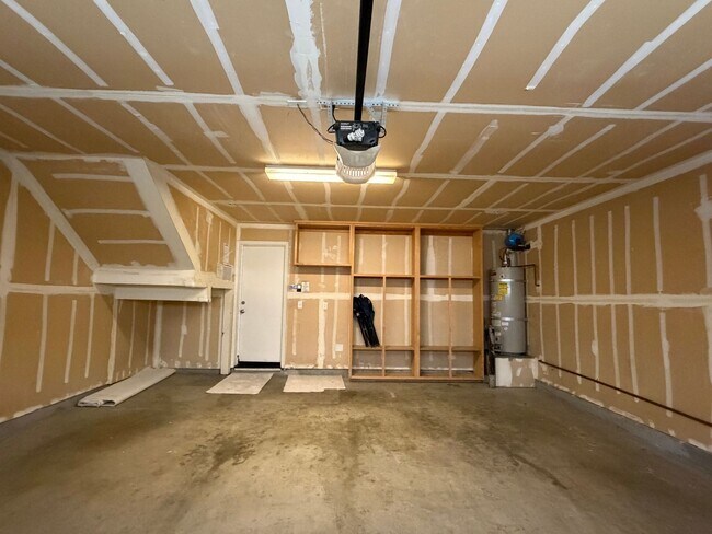 Building Photo - 3301 N Park Dr
