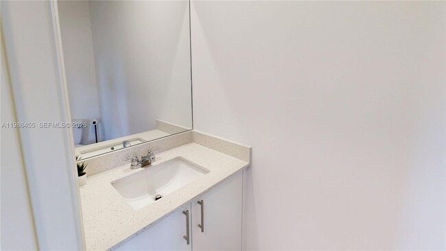 Building Photo - 2333 SE 28th St