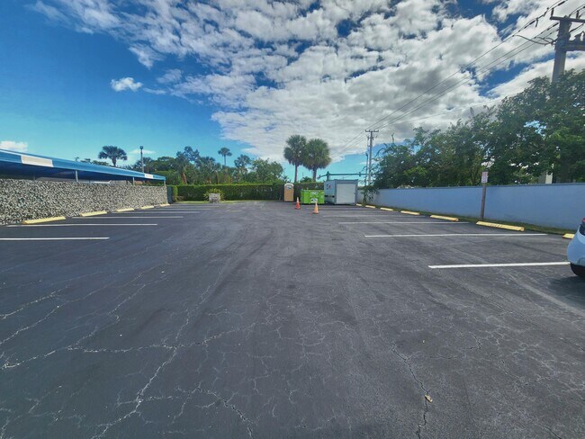 Building Photo - 3959 Via Poinciana