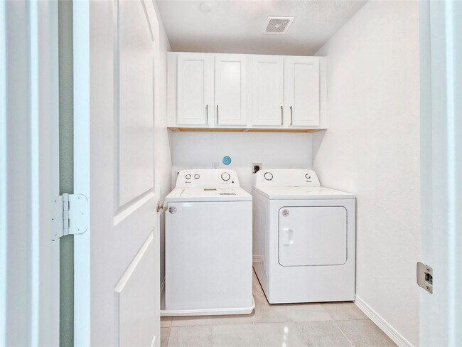 Building Photo - 8002 Scanlan Trce