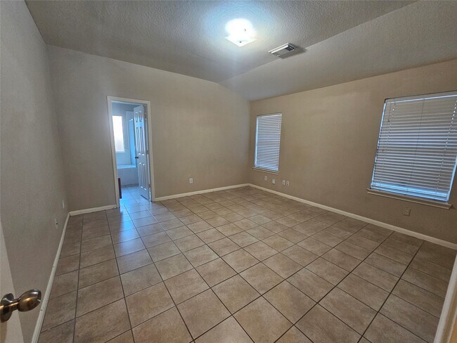 Building Photo - 23506 Hidden Maple Dr