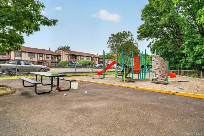 Building Photo - 972 Sierra Vista Ln