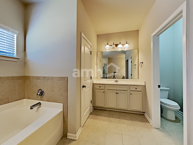 Building Photo - 3876 Woodoats Cir