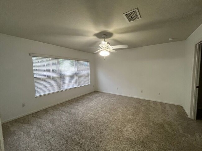 Building Photo - 12856 Salomon Cove Dr