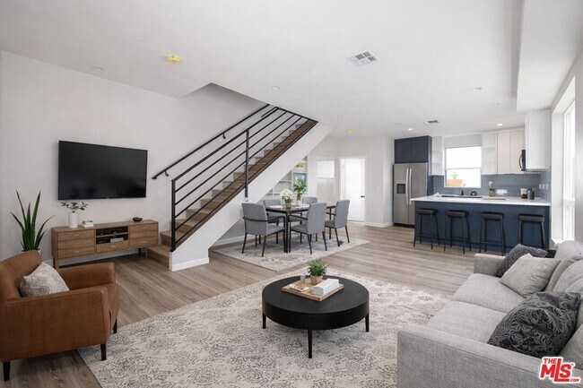 Building Photo - 6702 Balboa Blvd