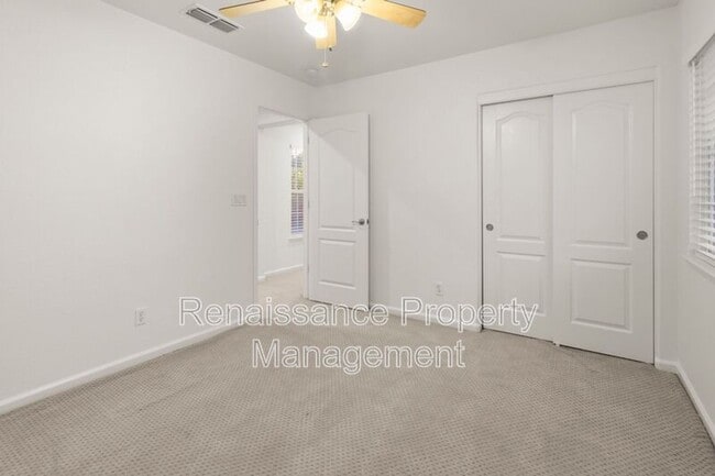 Building Photo - 288 W Fauna Ave