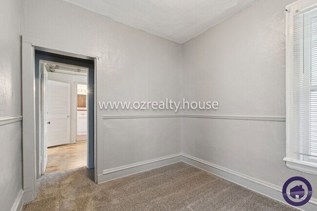 Building Photo - 1453 Prouty Ave