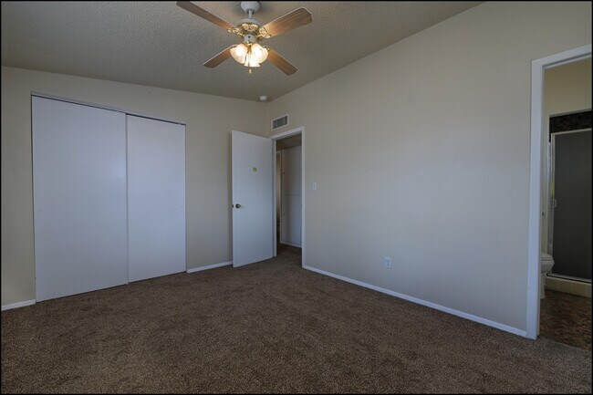 Building Photo - 4109 Roxbury Dr
