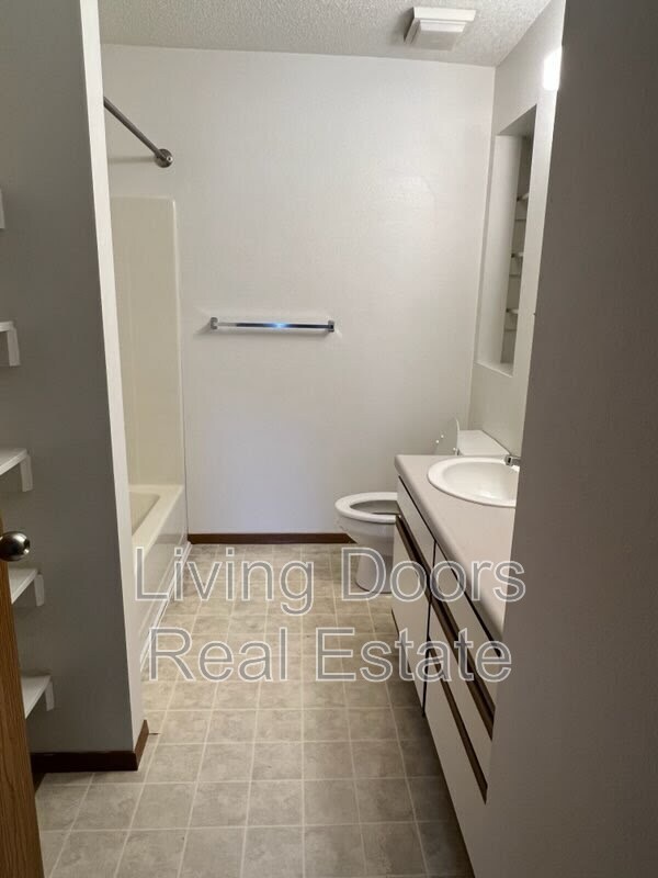 Building Photo - 607 S Washington St