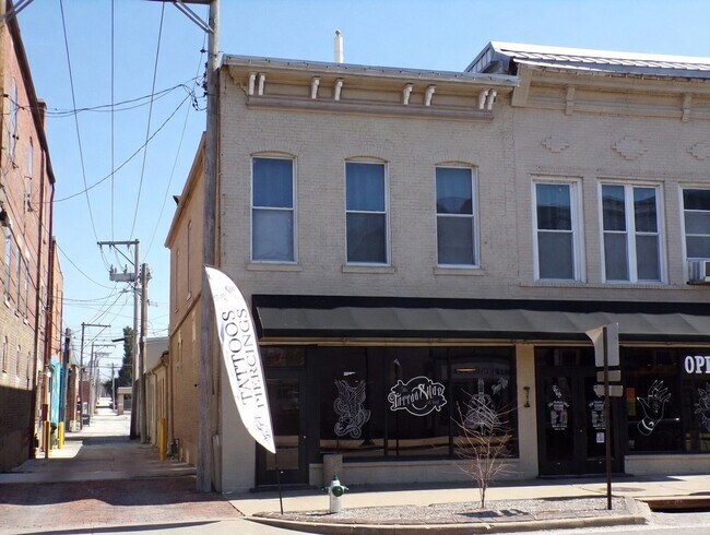 Building Photo - 316 Main St