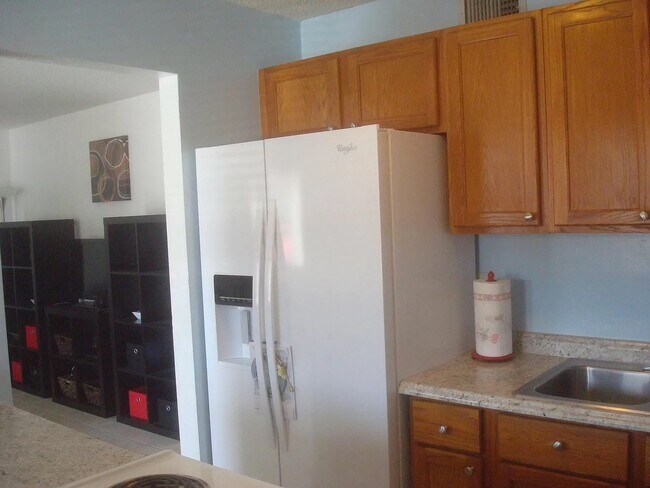 Kitchen - 415 N Halifax Ave