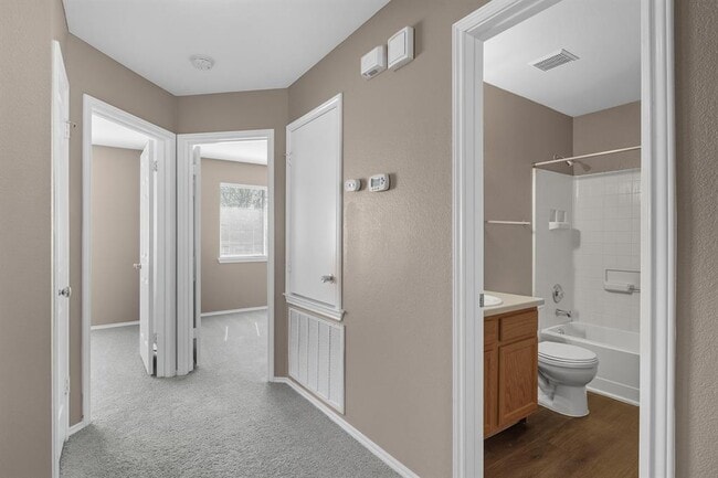 Building Photo - 209 Lake Washington Dr
