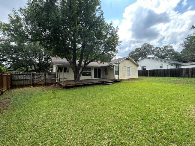 Building Photo - 3902 Beaconsdale Dr