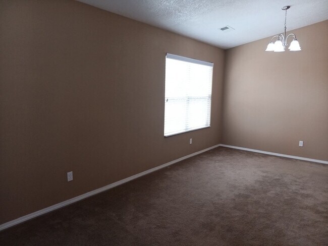 Building Photo - 4 Bedroom, 2 Bathroom! Lovely Home!