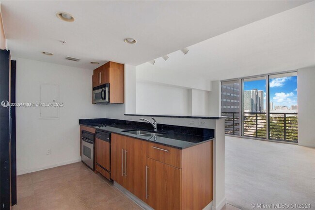 Building Photo - 325 S Biscayne Blvd