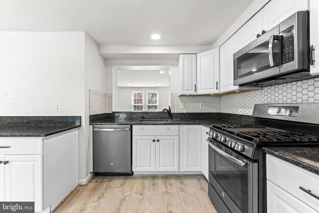 Building Photo - 1246 Seminole Dr