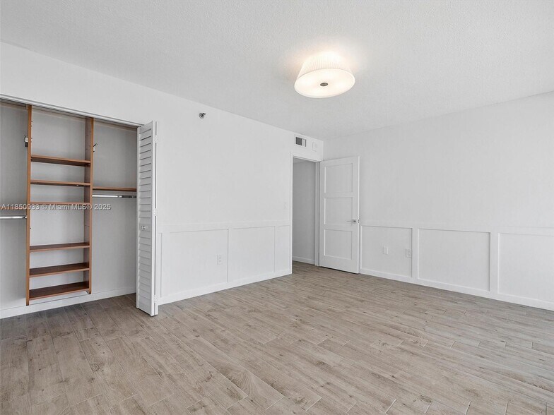 Building Photo - 9341 Collins Ave