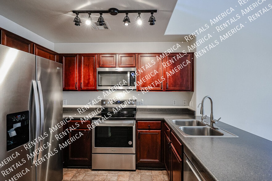 Building Photo - 4057 E Windsor Dr