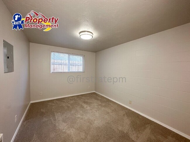 Building Photo - 1205 W Beacon St