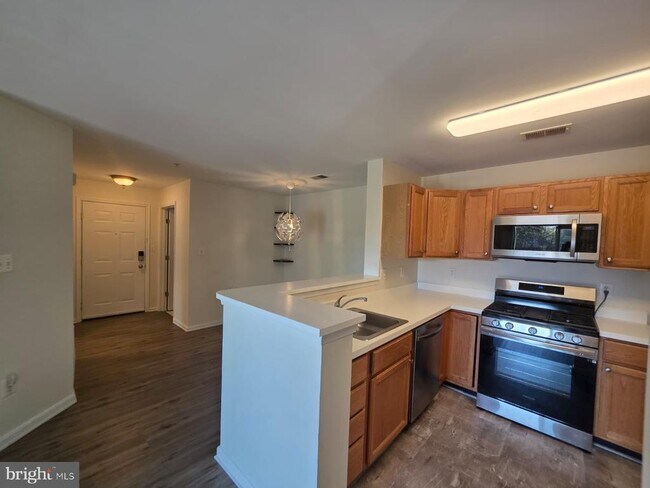 Building Photo - 1055 Gardenview Loop