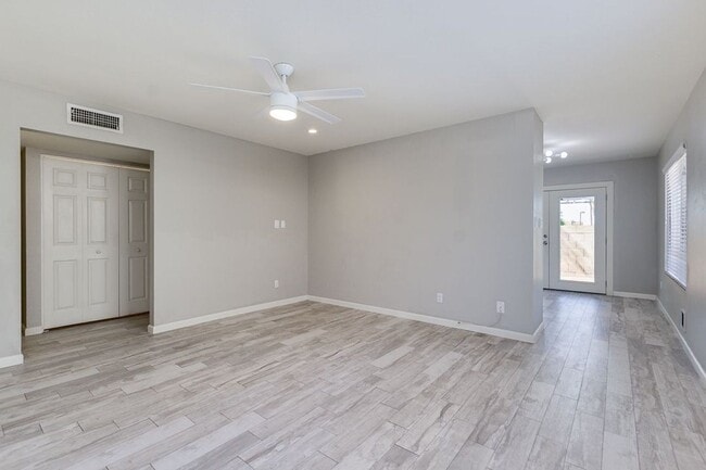 Building Photo - Modern 3 BD 2 BA Home on Mesa/Chandler/Tempe Border!