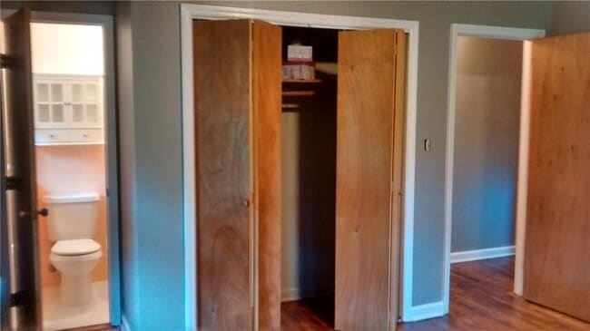 Building Photo - 1914 Shalimar Dr NE