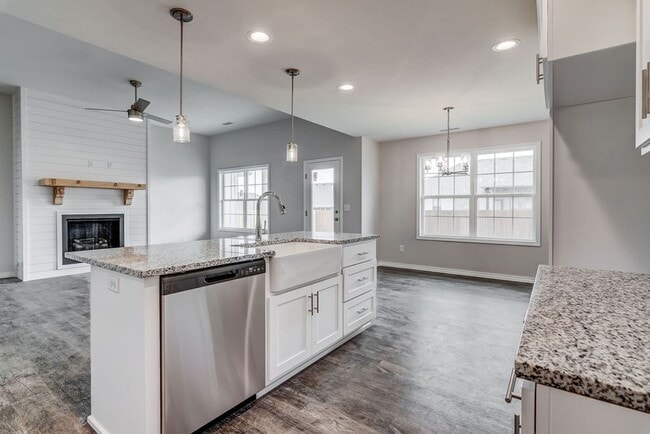 Building Photo - Beautiful, BRAND-NEW 3-bedroom, 2-bath hom...