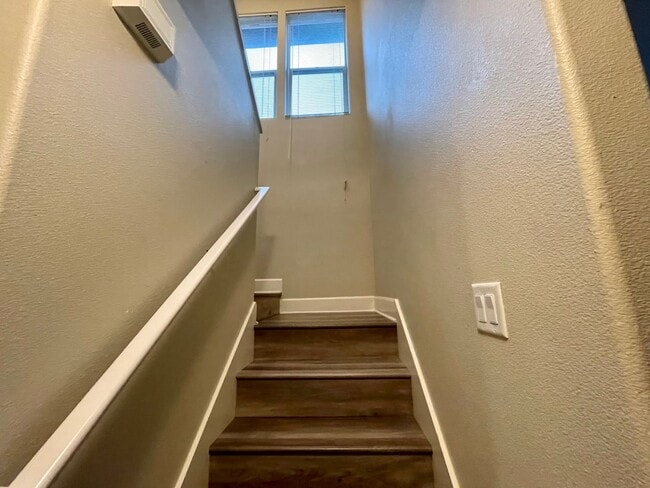 Building Photo - Incredible SE Hazelwood 2 Bedroom + 1 Bathroom Condo w/ included Garage and Washer & Dryer!!