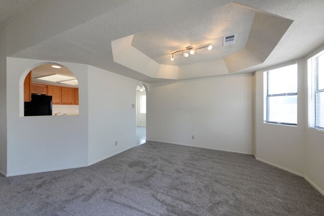 Building Photo - Amazing Three Bedroom in Heart of Rio Rancho!