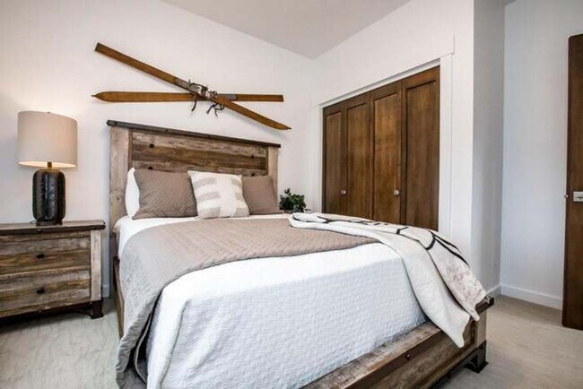 Building Photo - Whitefish Townhome w/ Clubhouse amenities