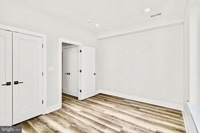 Building Photo - Brand New Luxury Apartments