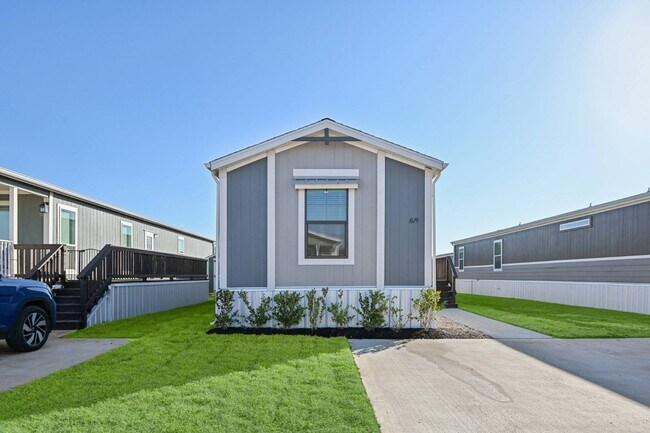Building Photo - 1609 Swallowtail Dr