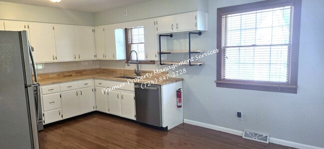 Building Photo - 323 Brewster Rd