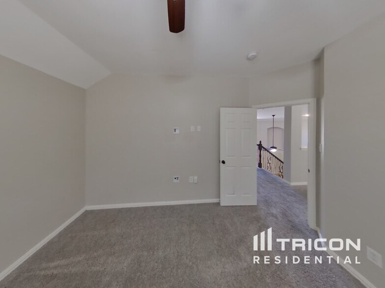 Building Photo - 2020 Hillcroft Dr