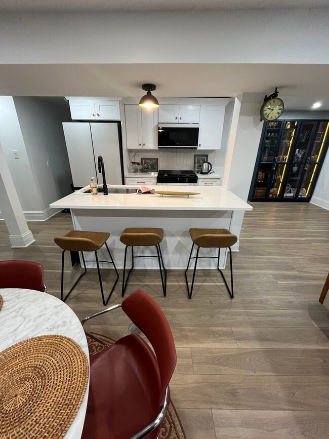 Building Photo - 6617 S Minerva Ave