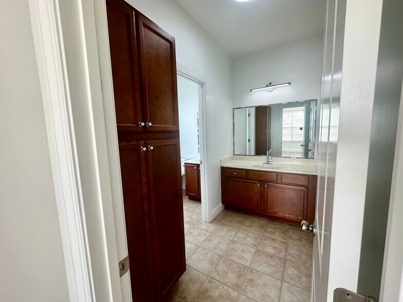 Building Photo - 149 Breezes Dr