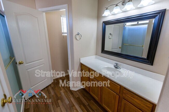 Building Photo - 12721 W Almeria Rd