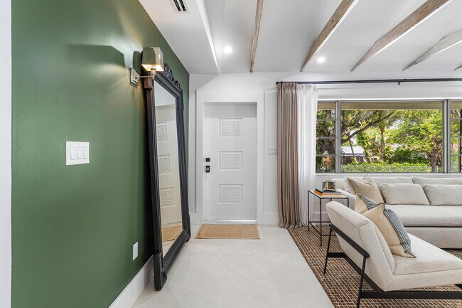 Building Photo - 2330 Lake Ave