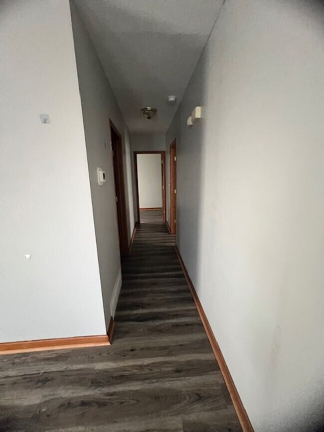 Building Photo - 106 Parade St