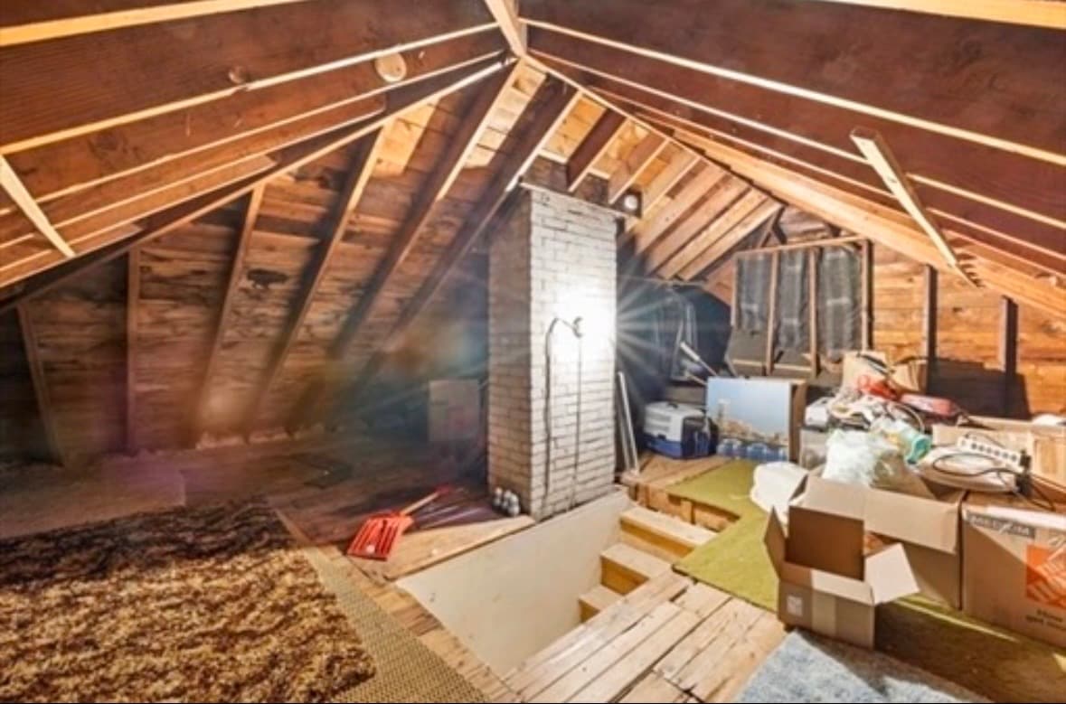 Attic - 435A Walpole St
