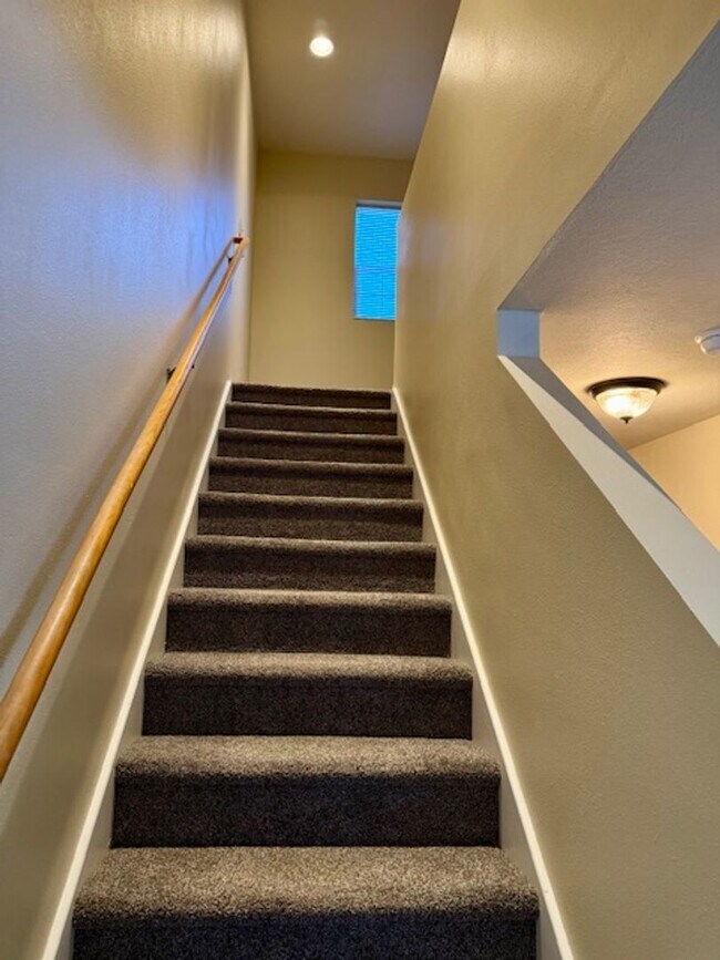 Building Photo - Spacious 2-Bedroom Townhouse in Bozeman – Prime Location!