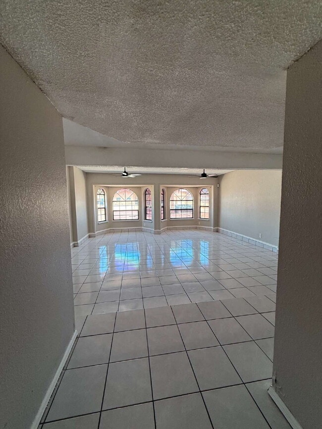 Building Photo - 11708 Sierra Azul Dr