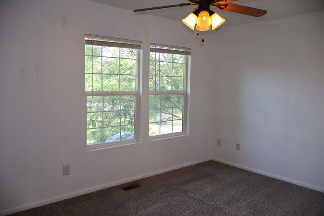 Building Photo - Chic Two-Story Home with Outdoor Area + $2...