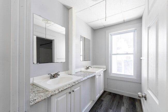 Building Photo - 30 Chestnut St