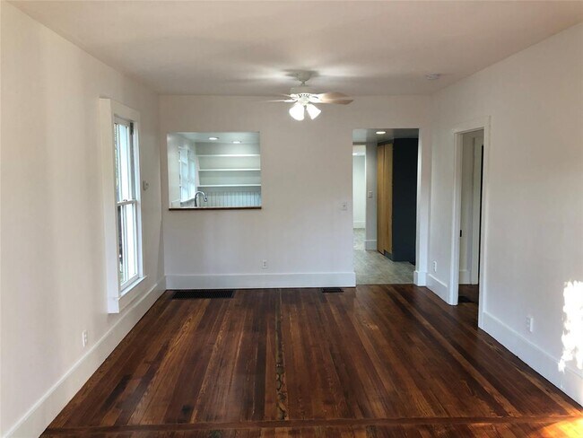 Building Photo - 2004 Rosewood Ave