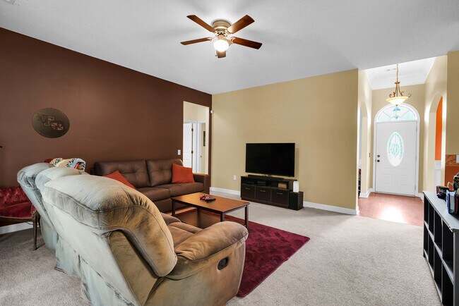 Building Photo - 68 Lincoln Way