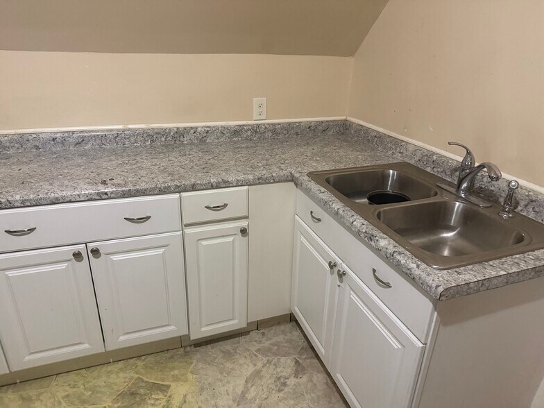 Kitchen 2 - 3278 W Wabansia Ave