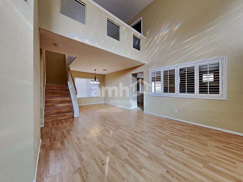 Building Photo - 9034 Dulcimer Ln