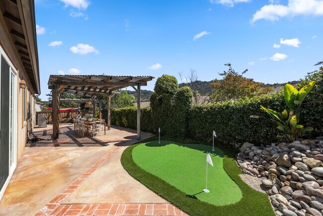 Building Photo - 27067 Sunningdale Way