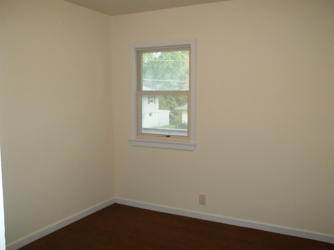 Building Photo - 709 E Culton St
